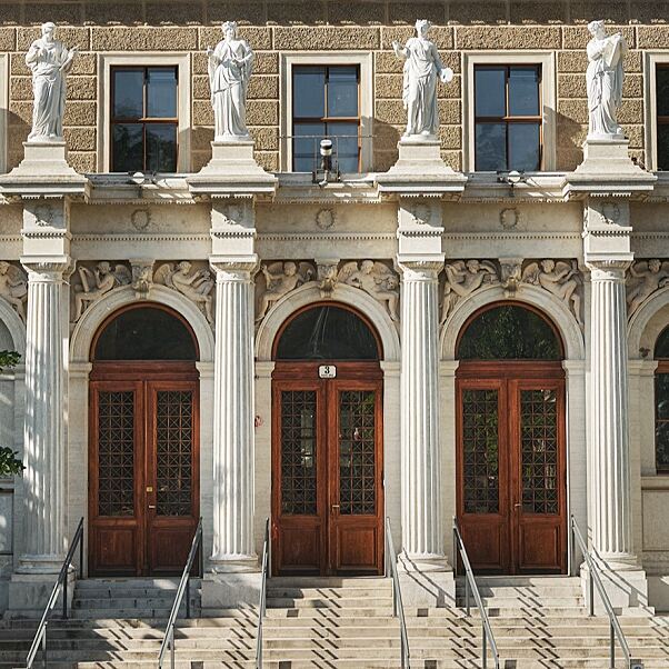 Akademie der bildenden Künste Wien, Eingang Schillerplatz