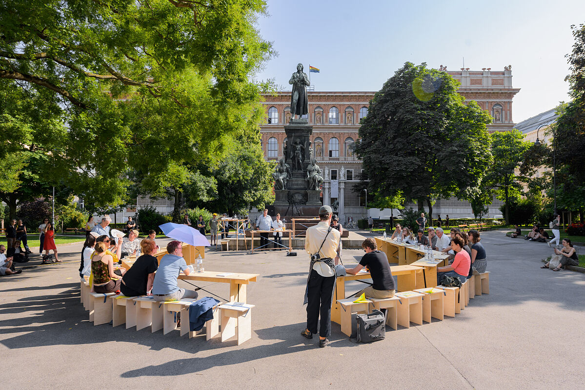 Platz nehmen #2: Parliament of Delicacies