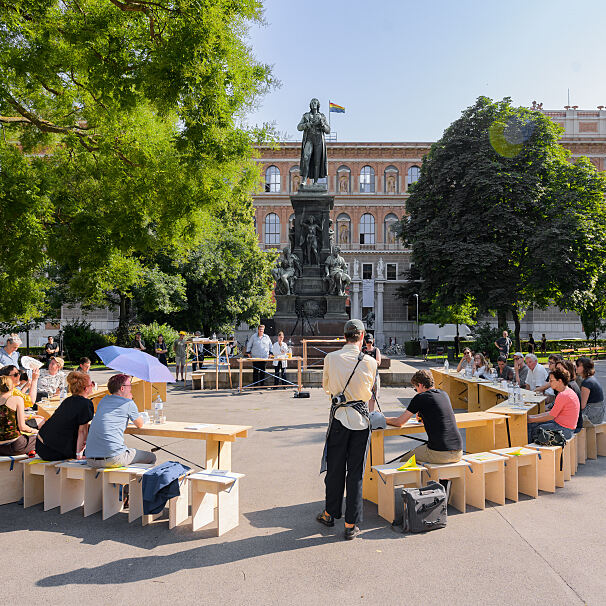 Platz nehmen #2: Parliament of Delicacies